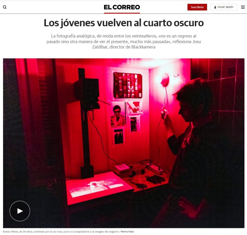 Eneko Pérez y Arrate Yanque entrevistados en el Correo. La juventud vuelve al cuarto oscuro.